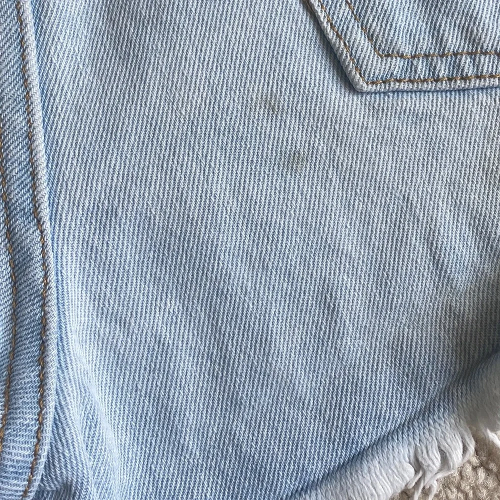 RVCA boyfriend jean shorts light wash denim button fly 26